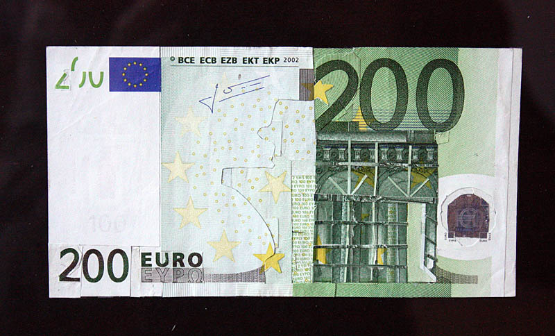 1 Counterfeit - 200 Euro - Jasper van Es (1)
