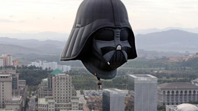 Ballonvlucht in Darth Vader @ Twente Biennale