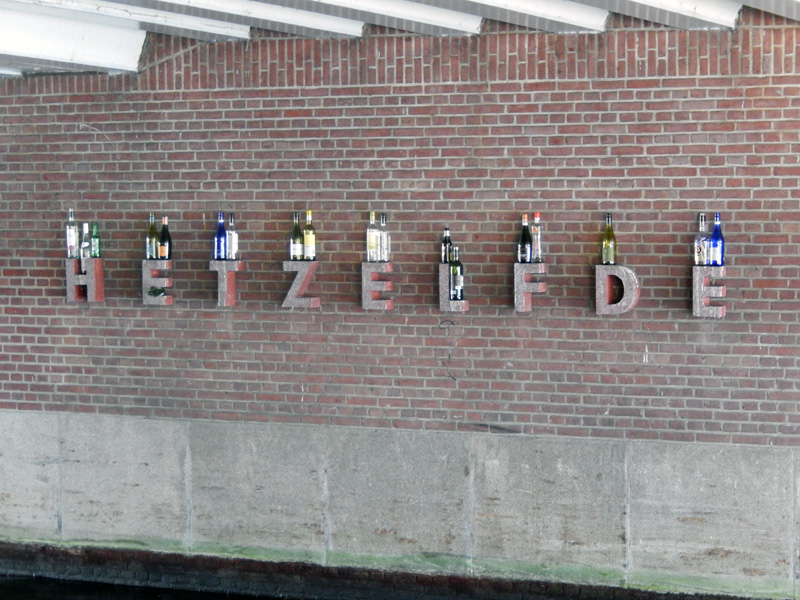 Een lekker wijntje bij Amsterdam Centraal